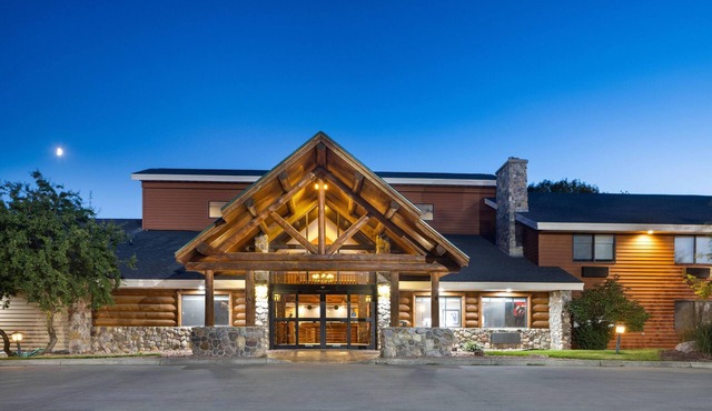AmericInn by Wyndham Chamberlain - Conference Center