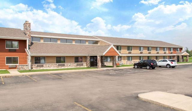 AmericInn by Wyndham Elkhorn Near Lake Geneva