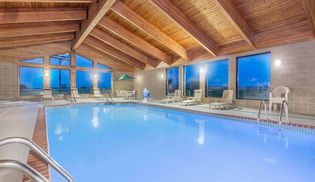 AmericInn by Wyndham Elkhorn Near Lake Geneva