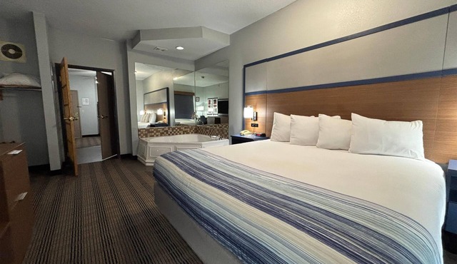 AmericInn by Wyndham Galesburg