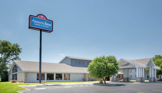 AmericInn by Wyndham Lincoln North