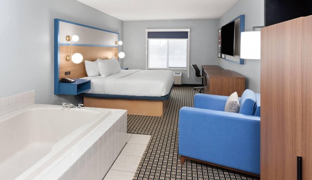 AmericInn by Wyndham Reedsburg