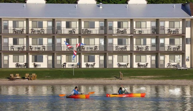 AmericInn by Wyndham Saint Ignace Lakefront