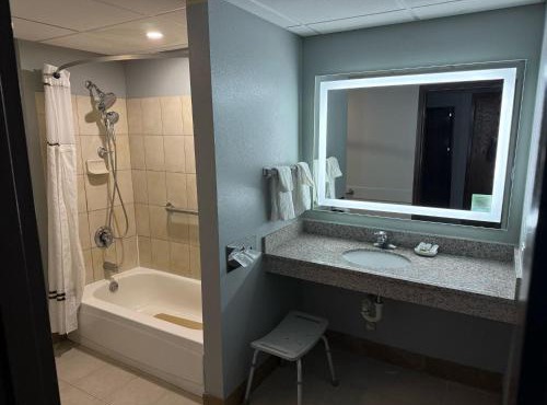 AmericInn by Wyndham Woodstock IL