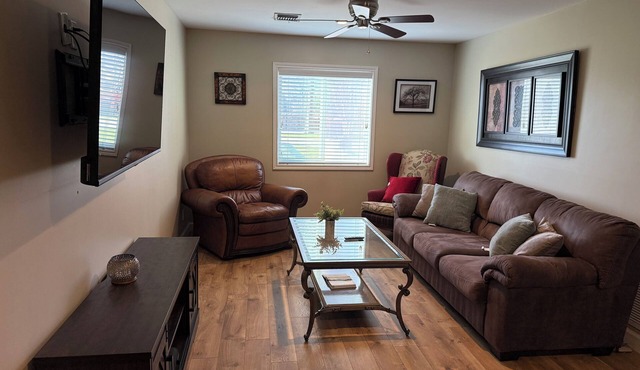 AmeriKen Cypress Retreat – Cozy 1BR Hideaway