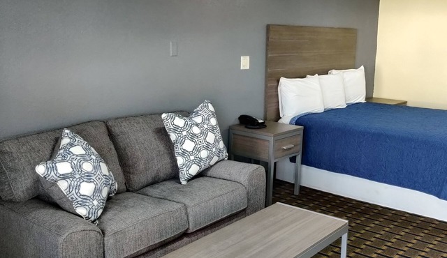 AmeriStay Inn &Suites