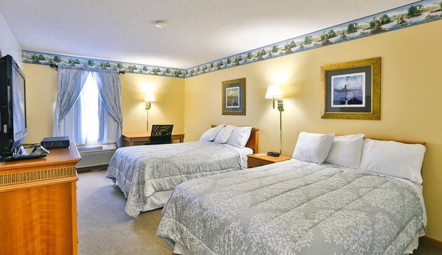 AmeriVu Inn & Suites / Standard Room, 2 Queen Beds