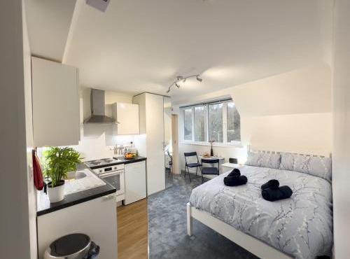 Amersham Station Road Studio - Pass the Keys