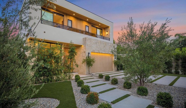 Amestoy Modern: Stunning 4BR Estate with Theater & Gym