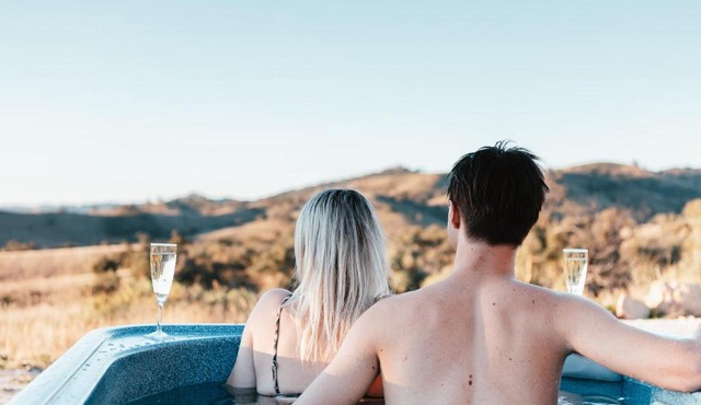 Amethyst - 1 Bed with Hot Tub - Kundalini Lodge