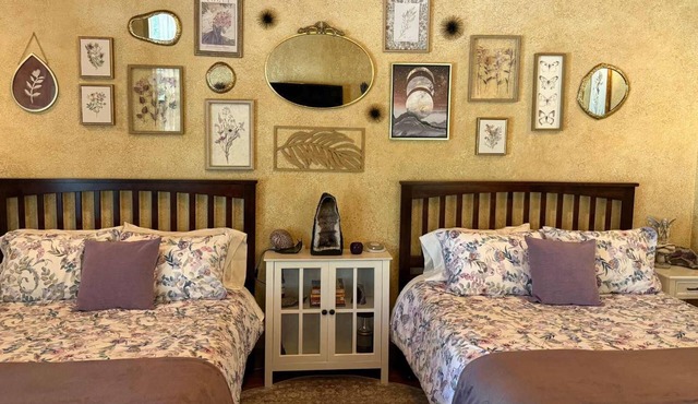 Amethyst Suite 2 Queen ClawfootTub WiFi AC