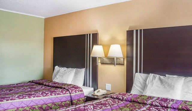 Amherst Inn & Suites