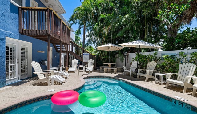 AMI Condo W/Pool, Walk to Beach, Bars, Restaurants and Fishing!