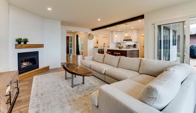 AMIGO LAKE HOUSE