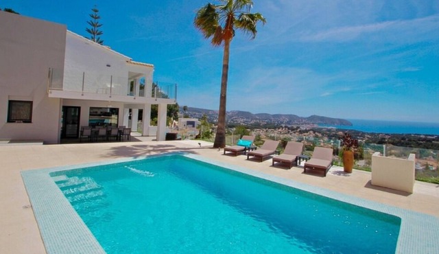 Amigos - holiday home with private swimming pool in Moraira