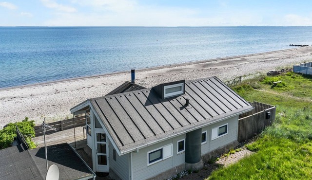 "Amila" - 10m from the sea by Interhome