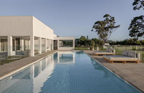 Amileka - luxury 25 acre estate with pool