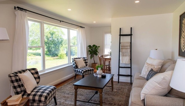 Amish Cottage, Hot Tub, on Mill Creek