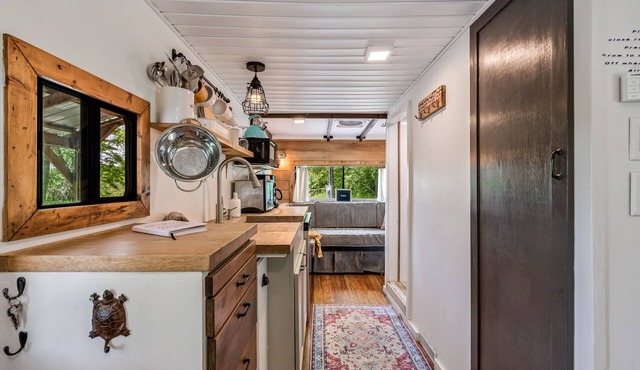 Amish country, hot tub, fire pit, pet friendly