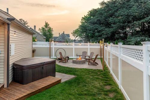 AmishGuestCottage~cozystudio~hottub~patio