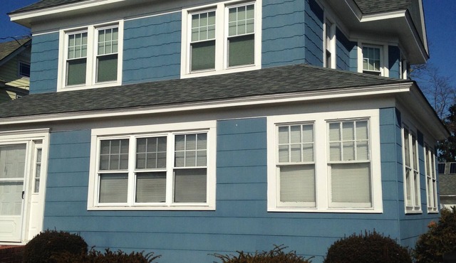 Amityville Spacious .Steps to Town.