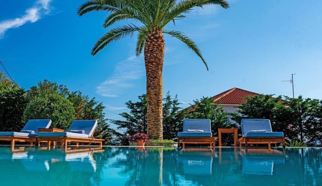 Amor Beach Villa 3 Bedrooms with huge pool, BBQ, near the beach.