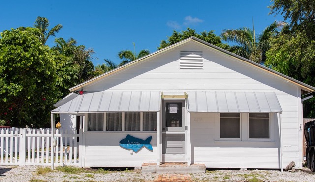 Amora is a charming 2 bedroom, 1 bath home built in 1938 in the heart of historic Cortez Village.