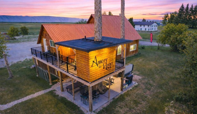 Amore Del Lago | Sleeps 24, Hot Tub, Fire Pit, Games, Playground!