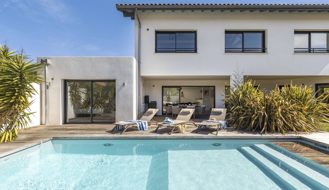 Amore - High standing contemporay villa