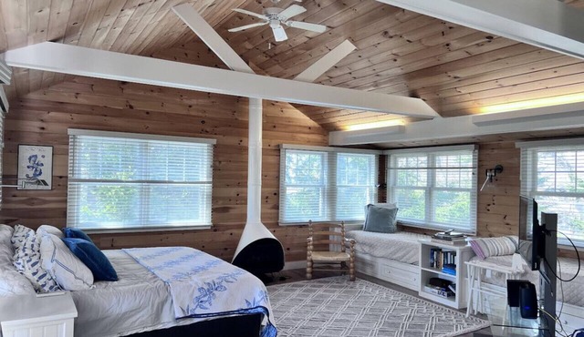 Amore | Romantic Coastal Cottage Near Spruce Point