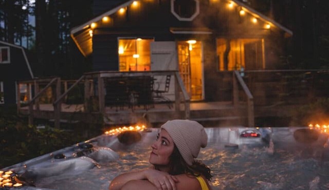 Amos- Iconic River front+Hot Tub+Sauna+Cold Plunge