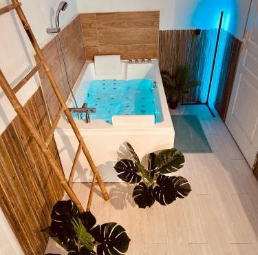 Amour l Romance l Chambre Secrète l Balnéo Massage