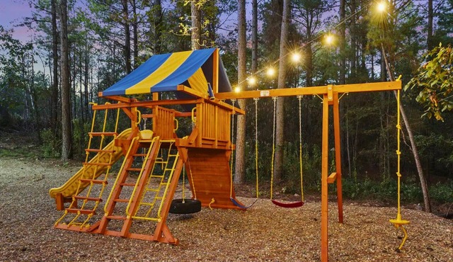 Ample 3-Level Cabin | Games | Fire Pit | Hot Tub