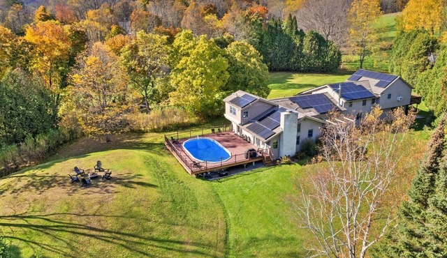 Ample 6BR 3BA w/HotTub Fire Pit Packed w/Games