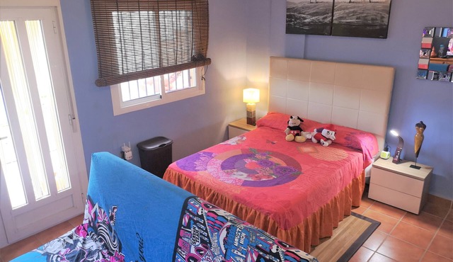 Amplia Habitación con Piscina