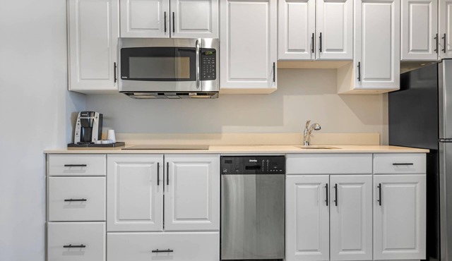 Amsterdam Inn & Suites, an Ascend Collection Hotel