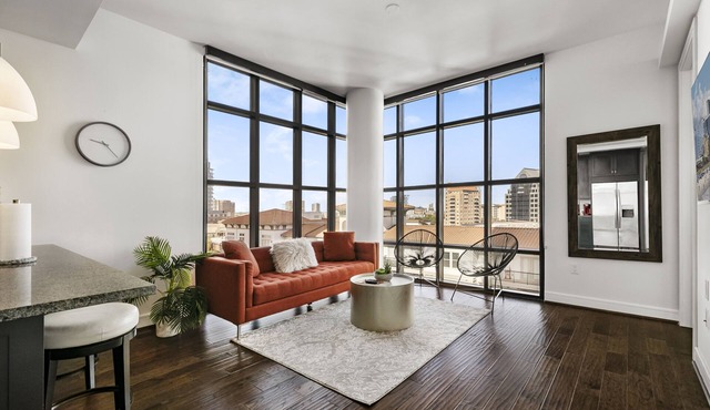 Amyfinehouse UPTOWN DALLAS+2BR Corporate Luxury Apt+Pool+Gym+Katy Trail