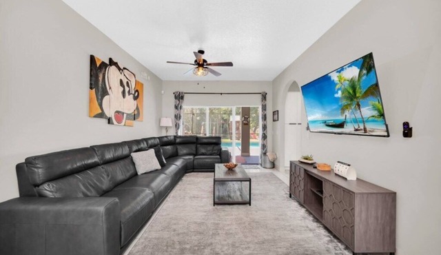 Amzing 4 Bedroom Pool Home Close to Disney