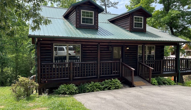 An Absolutely Charming Cabin!