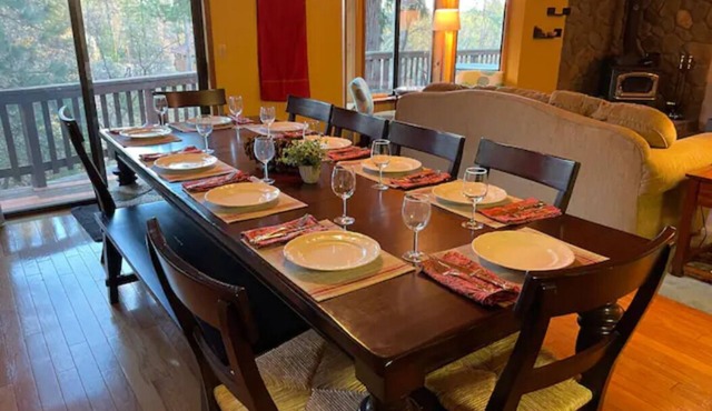 An Acre of Nature ~ wood burning stove & beautiful deck!