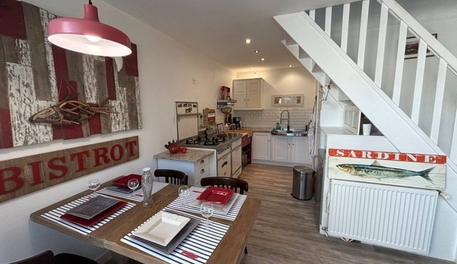 AN AIR OF VACATION! HOUSE WITH SEA VIEW 200 M FROM THE SEA quiet parking lot