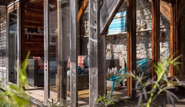 An amazing family home with stunning views, gardens and dog friendly!