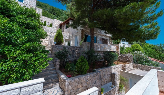 An Apartment with Two Bedrooms, Kitchen, Balcony, Pool, Wi-Fi, A/C and Parking