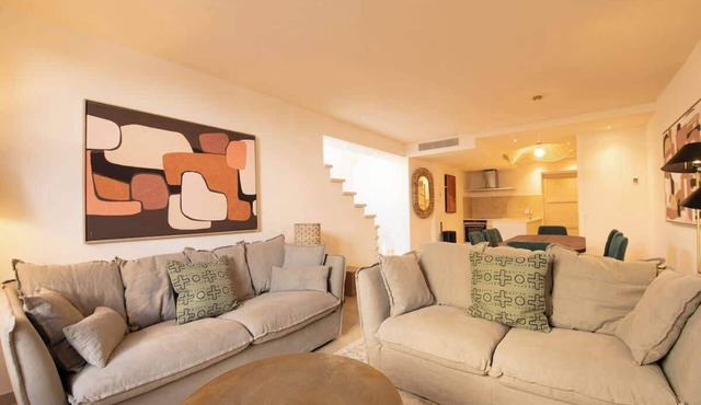 An Atypical Townhouse in the Port of Saint-Tropez