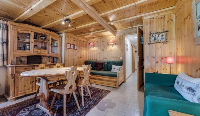 An authentic apartment in a Chalet