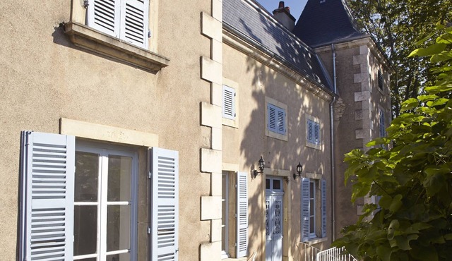 An authentic mansion near Beaune in a well-known wine village
