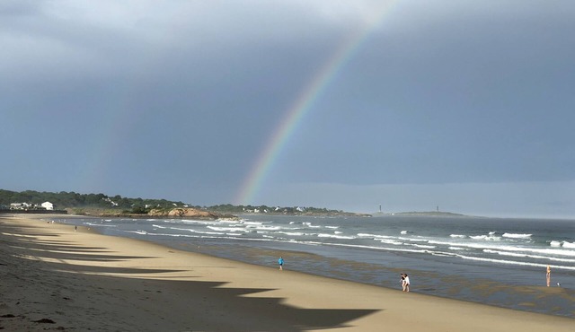 An Autumn Beach retreat - steps from ocean, drive to apple picking, local farms!