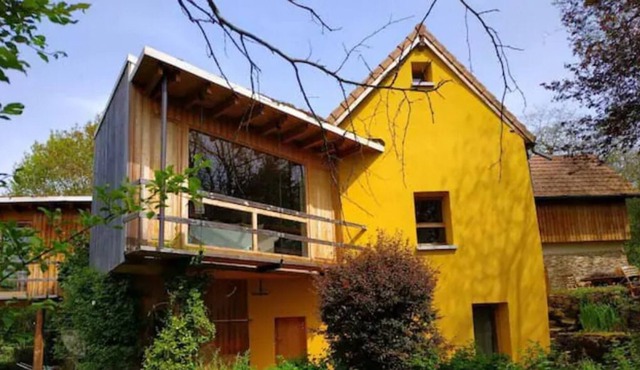 An ecological house in a haven of peace