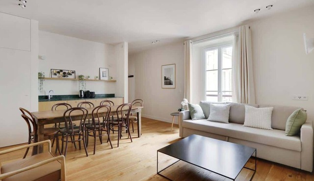 An Elegant 3-BR/2Ba in La Madeleine-Opéra