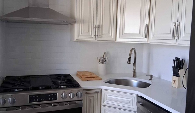 An elegant and beautiful 3 Bedroom apartment at the heart of Roosevelt